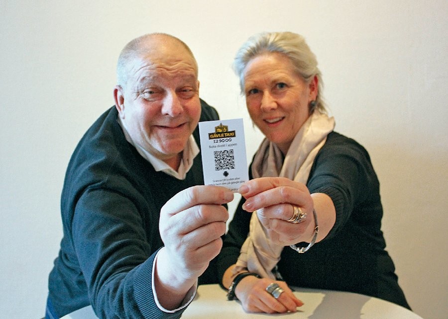 Platschefen Kennet Martinsson och Corinne Palm Kullberg från Gävle Taxi lanserar ny app.