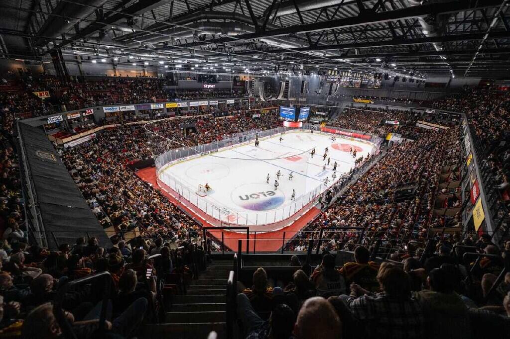 Hemmamatch för Brynäs IF på Monitor ERP Arena, Gävle är en upplevelse utöver det vanliga.