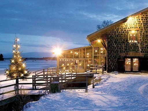 Välkomna att njuta av årets julbord på Axmar Brygga