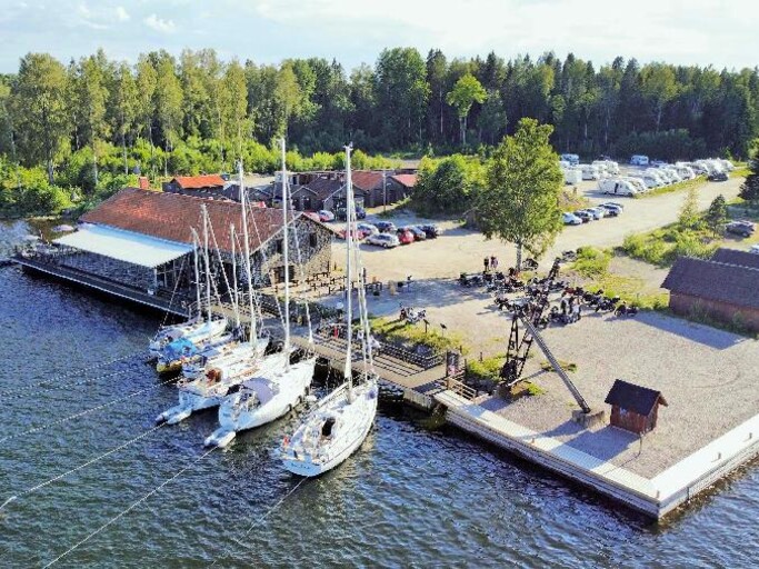 Upptäck Axmar Bryggas gästhamn med båten i sommar