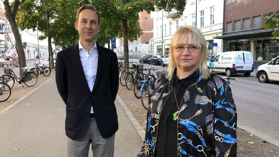 Näringslivsdirekör Mattias Durnik och Helene Åkerlind (L), kommunalråd.