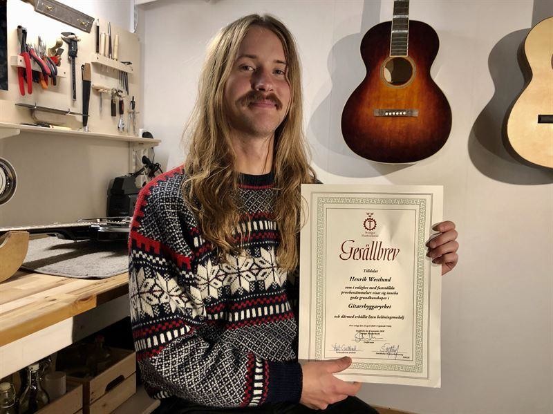 Gitarrbyggaren Henrik Westlund från Gävle är Årets gesäll.