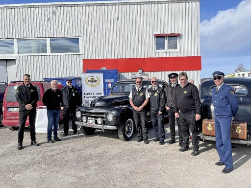 Tårta och fika när Gävle Taxi firade 100 år