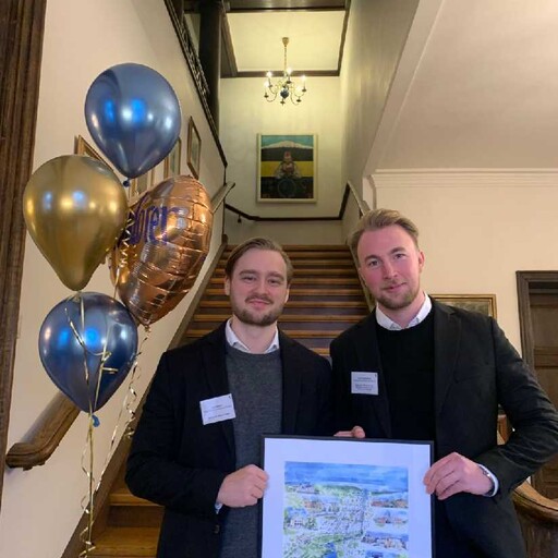Jakob Westerlund och Linus Nielsen mottog diplom på slottet för lyckade evenemang