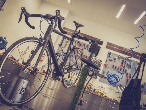 Välrenommerad cykelverkstad med butik i Gävle till salu